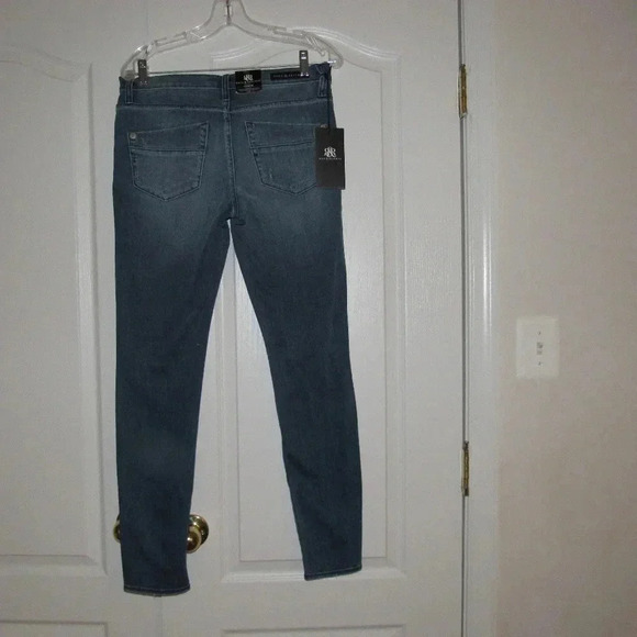 NWT ROCK & REPUBLIC Legging Distressed Jeans Sz 8M - Picture 6 of 6